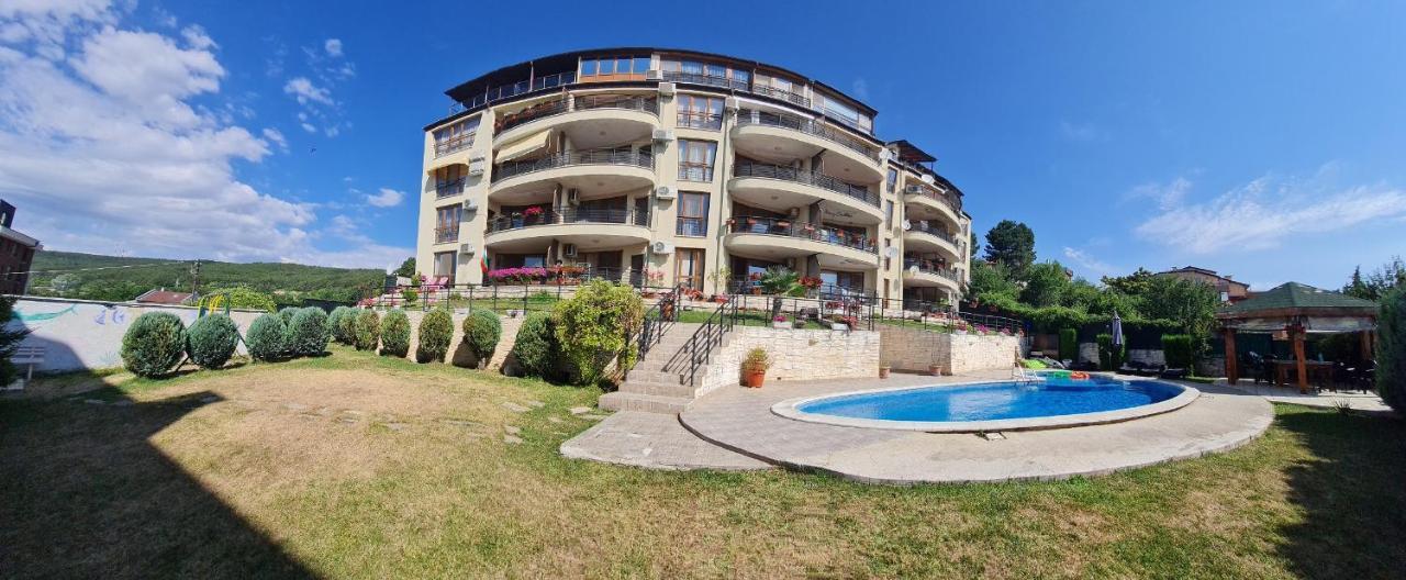 Port Natura Apartment Varna Esterno foto